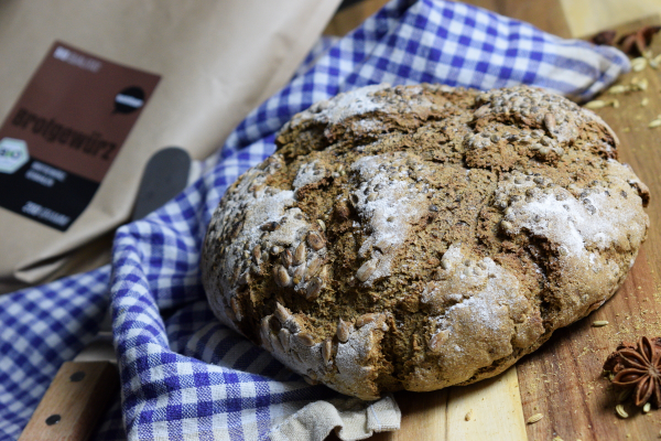 Roggen-Hanf-Brot mit Sauerteig